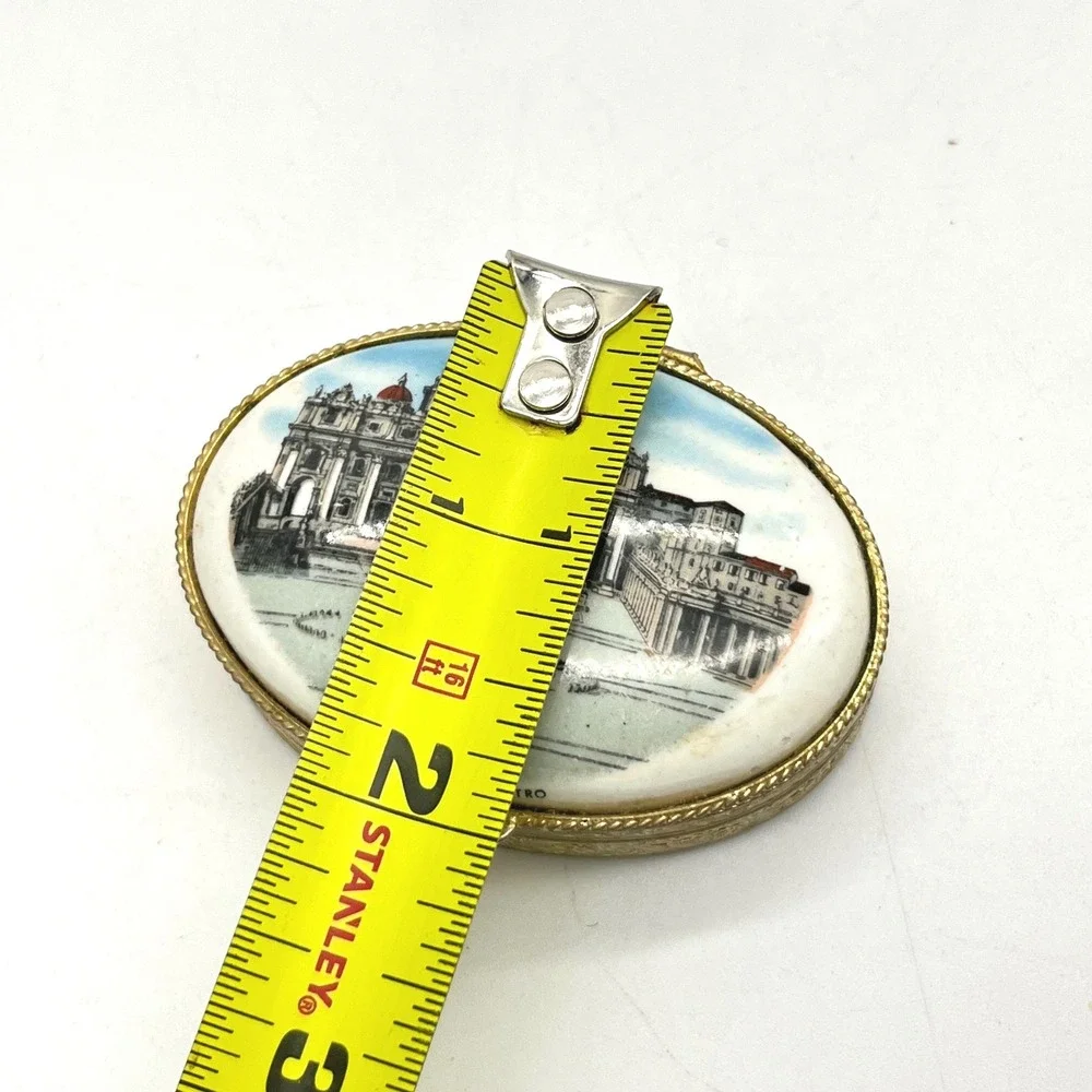 Vintage Roma San Pietro St Peters Basilica Oval Pill Box Gold Tone Floral Scroll